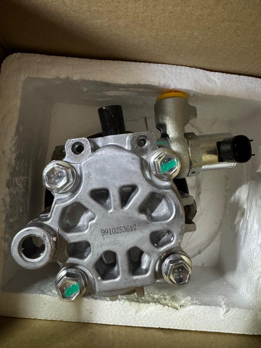 Pompa servodirectie nou aftermarket TOYOTA LAND CRUISER 150 TRJ15_, KDJ15_, GRJ15_, GDJ15_ 2009 -> 2.8 D-4D 1GD-FTV 44310-60660
