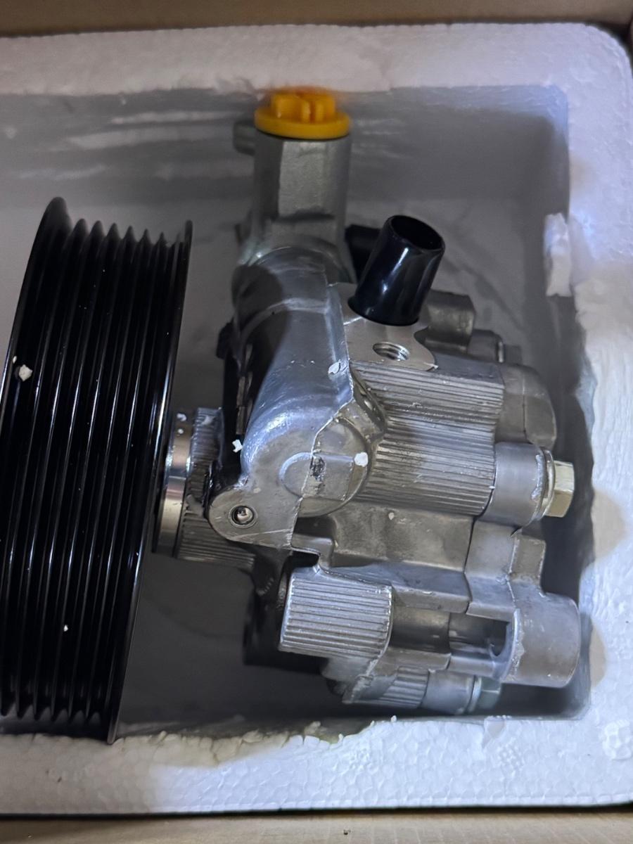Pompa servodirectie nou aftermarket TOYOTA LAND CRUISER 150 TRJ15_, KDJ15_, GRJ15_, GDJ15_ 2009 -> 2.8 D-4D 1GD-FTV 44310-60660