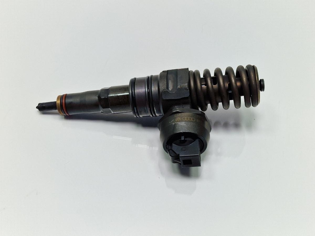 Injector combustibil CS VOLKSWAGEN PASSAT Variant 3C5 2005 - 2011 1.9 TDI BKC, BLS, BXE BOSCH 0414720313 038130073BN