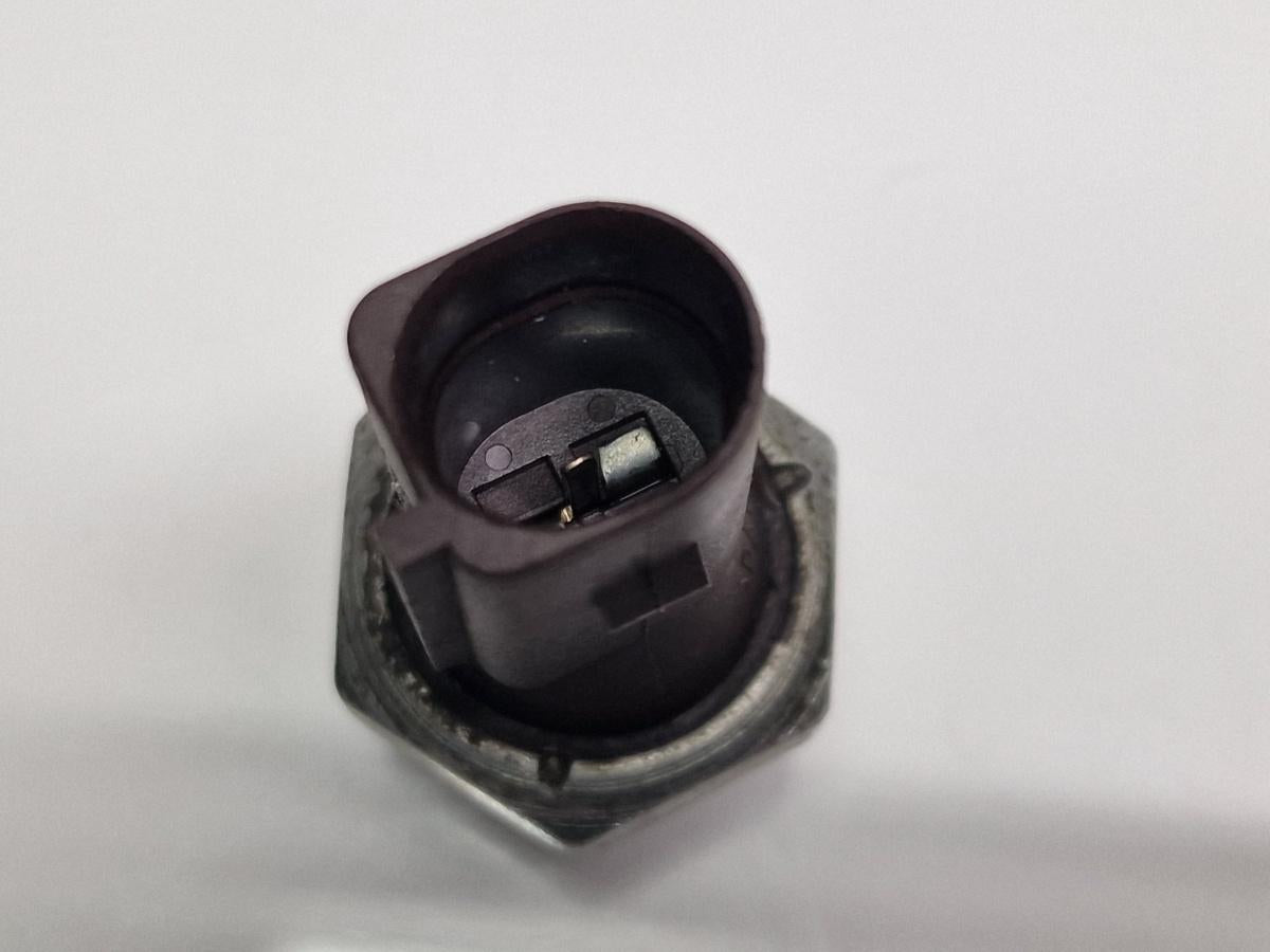 Senzor presiune ulei VOLKSWAGEN PASSAT Variant 3C5 2005 - 20111.9 TDI BKC, BLS, BXE 038919081H