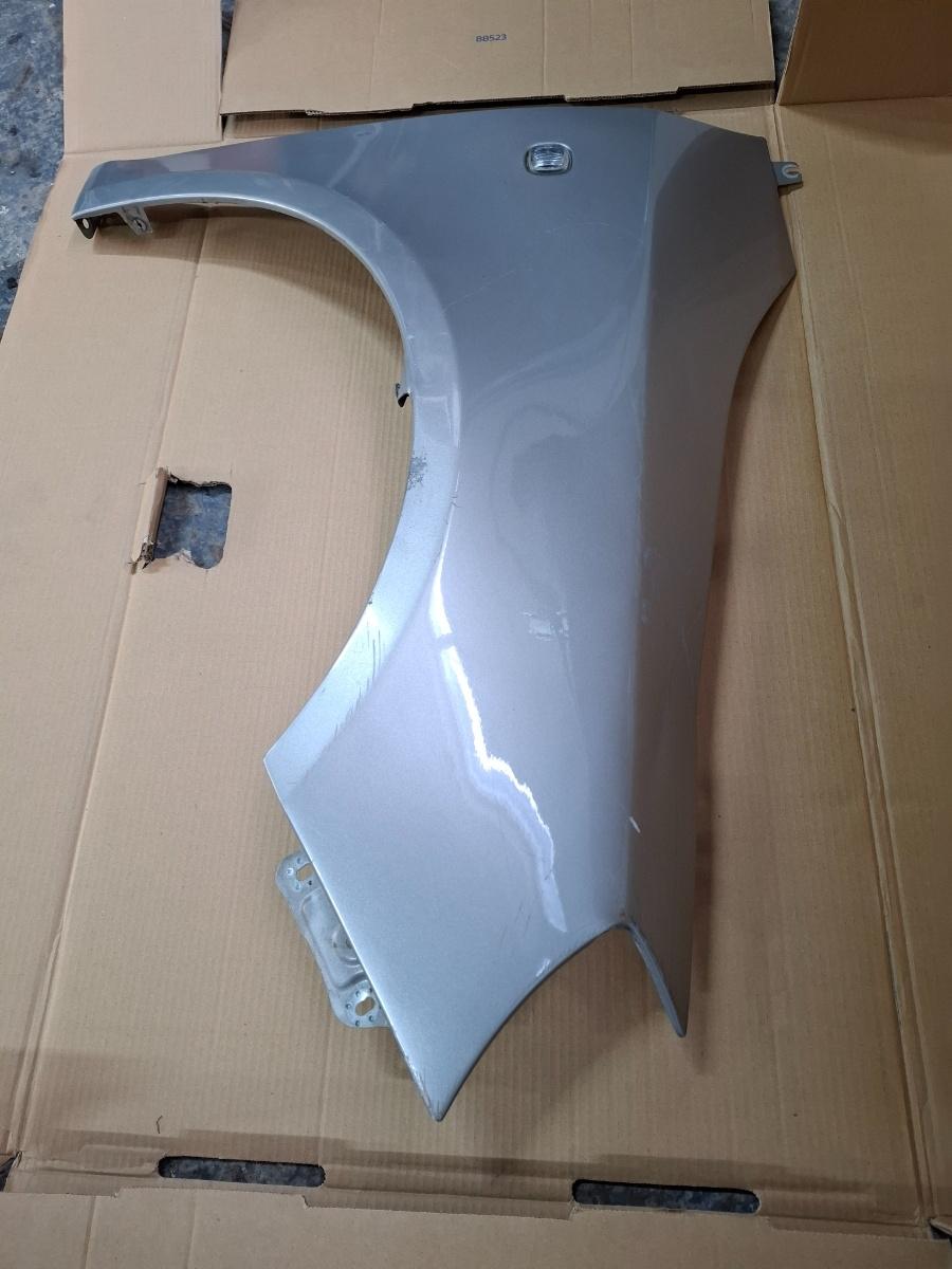 Aripa fata dreapta LF8H SKODA FABIA II 542 2006 - 2014