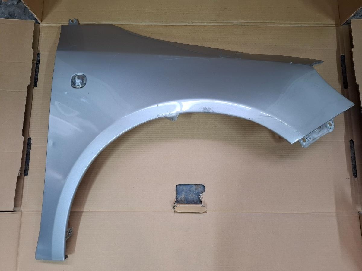 Aripa fata dreapta LF8H SKODA FABIA II 542 2006 - 2014