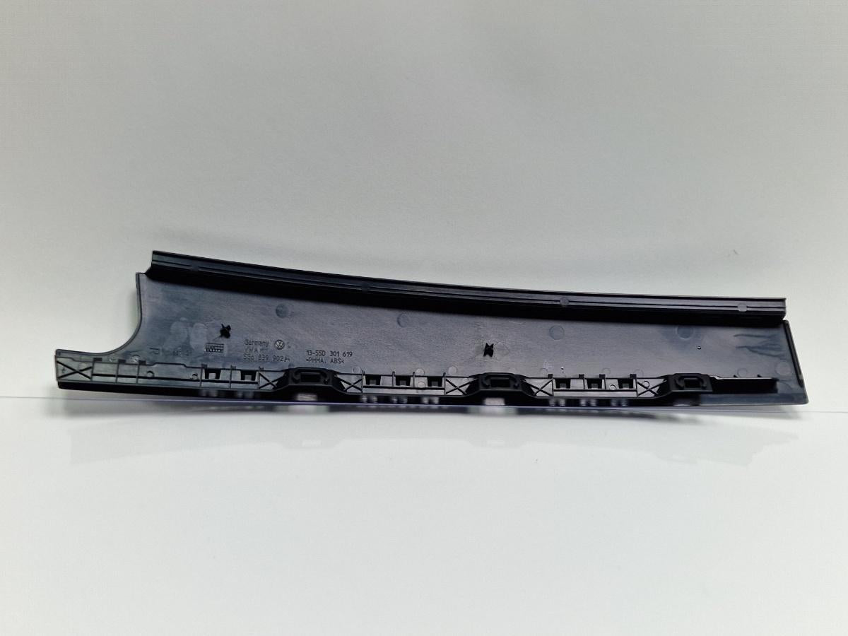 Ornament usa dreapta spate VOLKSWAGEN GOLF VII 5G1 2013 2.0 TDi BlueMotion 110KW|150HP 2013