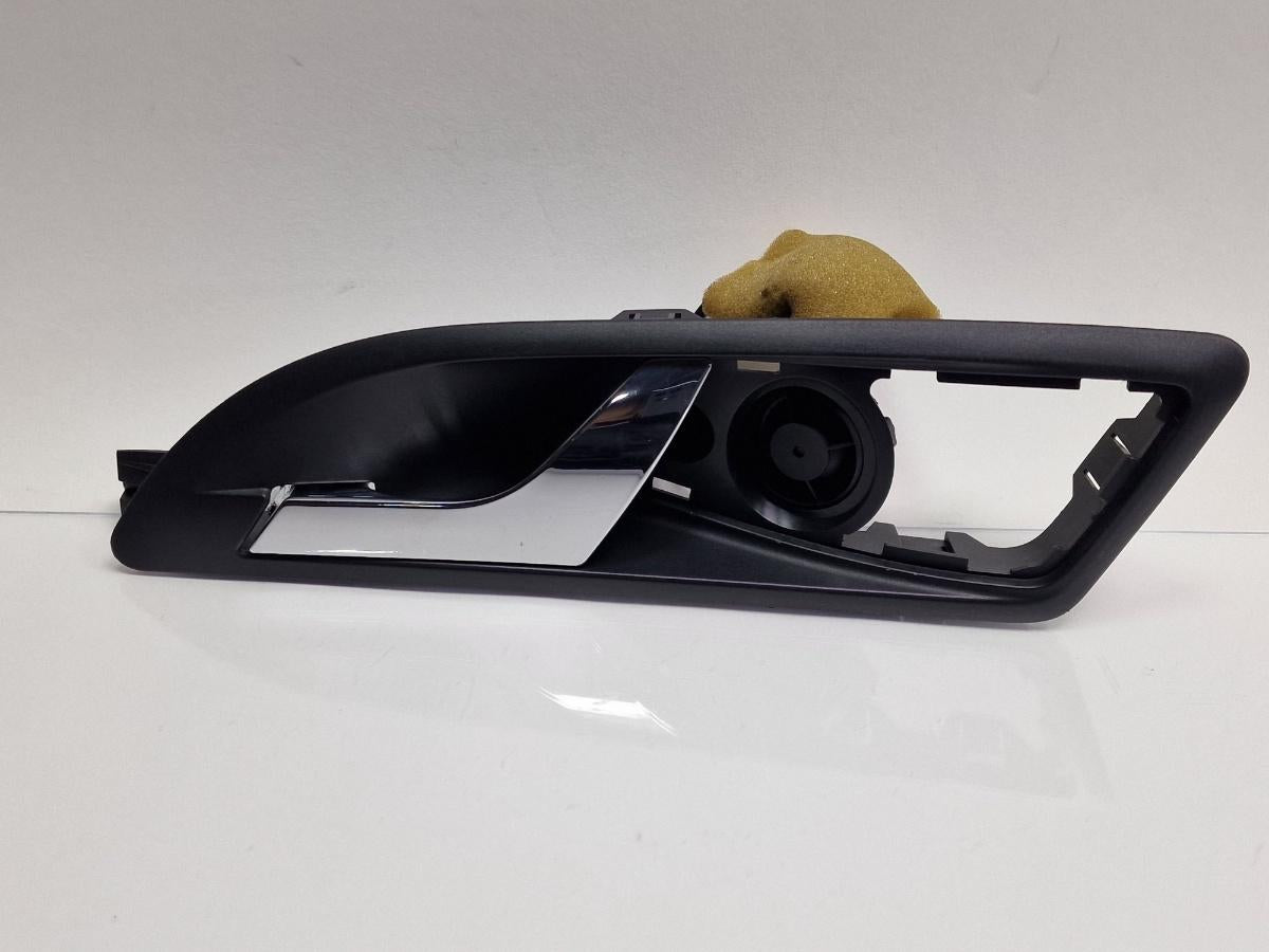 Maner interior usa stanga fata SKODA OCTAVIA 1Z3 2004 - 2013 2.0 TDI 16V BKD, CFHC, CLCB 1Z0837247