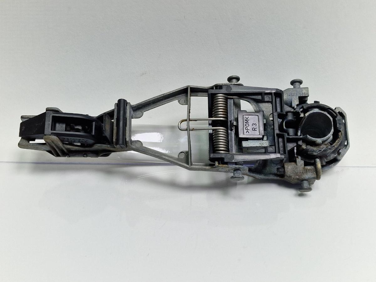 Maner/suport exterior usa stanga spate SKODA OCTAVIA 1Z3 2004 - 2013 alb 9P / F9E 1K0837885A