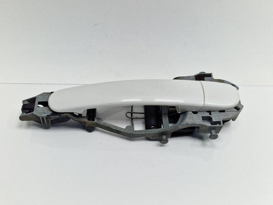 Maner/suport exterior usa stanga spate SKODA OCTAVIA 1Z3 2004 - 2013 alb 9P / F9E 1K0837885A