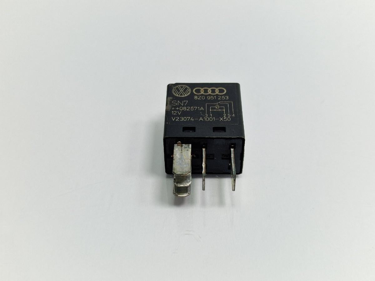 Releu 395 SKODA OCTAVIA 1Z3 2004 - 2013 2.0 TDI 16V BKD, CFHC, CLCB 8Z0951253