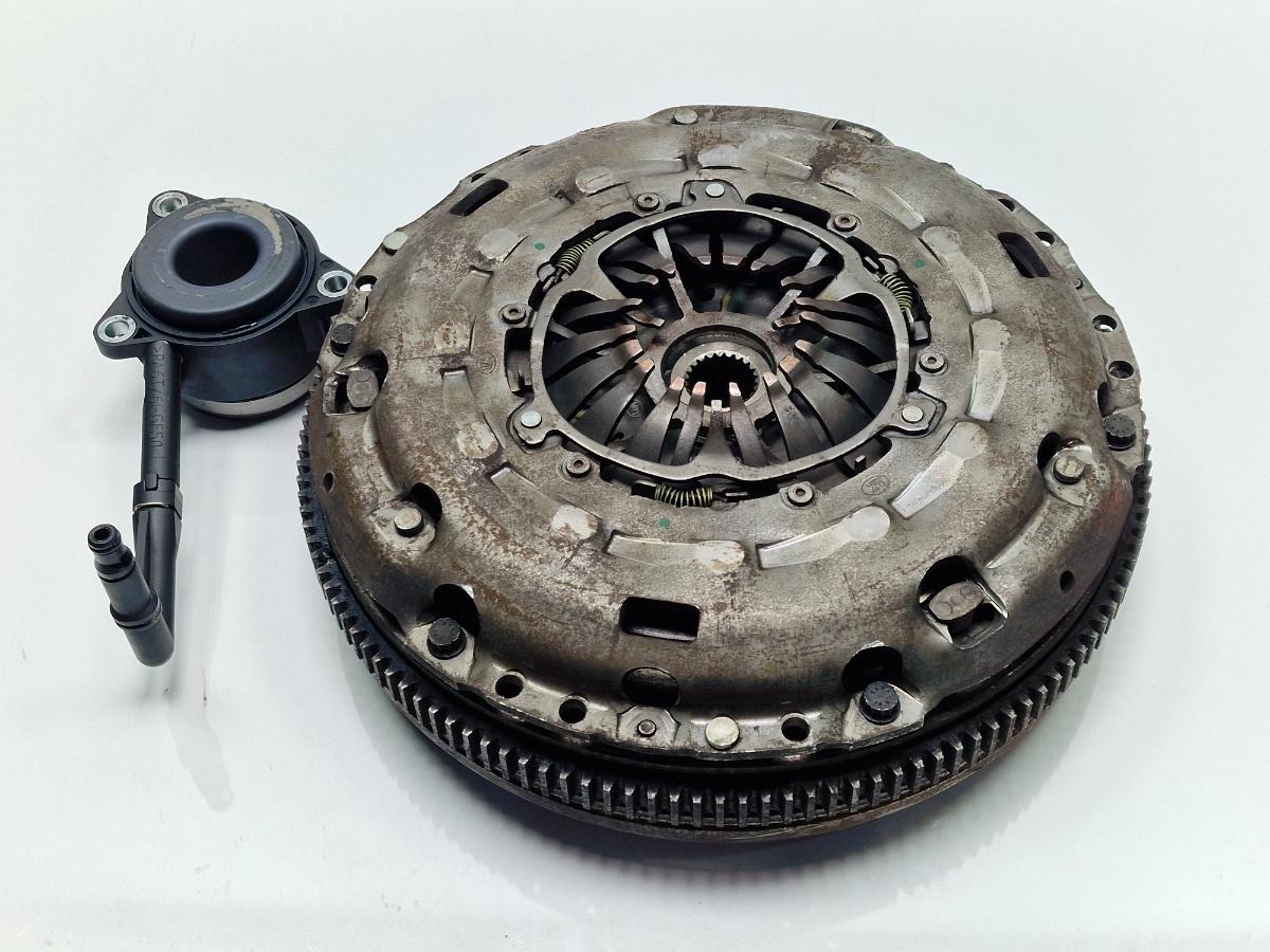 Kit ambreiaj cu volanta masa dubla 6 trepte SKODA OCTAVIA 1Z3 2004 - 2013 2.0 TDI 16V BKD, CFHC, CLCB LUK 03G105266AF