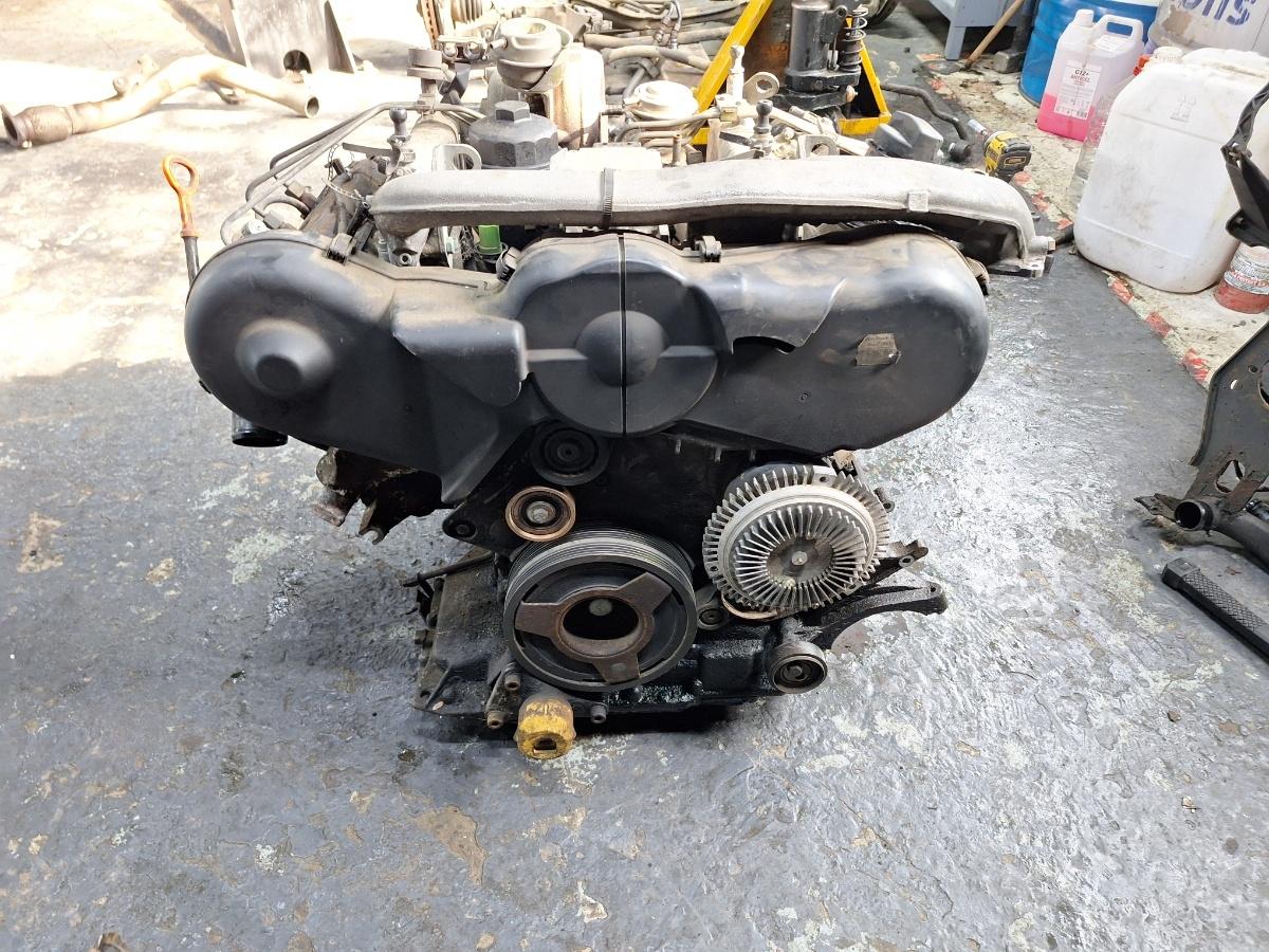 Motor 2.5 TDI BDG V6 complet cu injectoare (fara pompa de injectie) si turbina AUDI A4 III Avant 8ED, B7 2004 - 2008