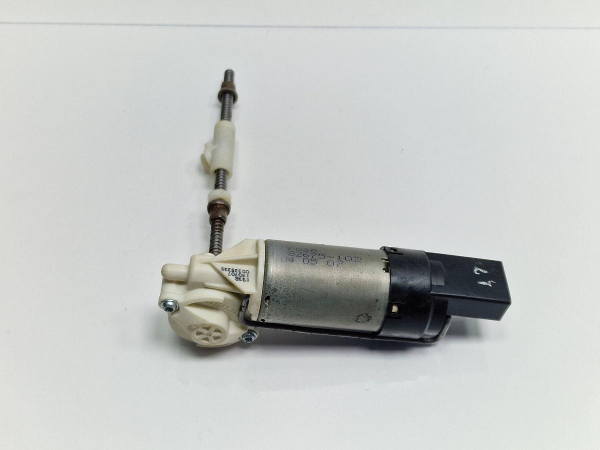 Motoras reglaj scaun dreapta fata AUDI Q7 4LB 2006 - 2016 3.0 TDI quattro BUG 98675102