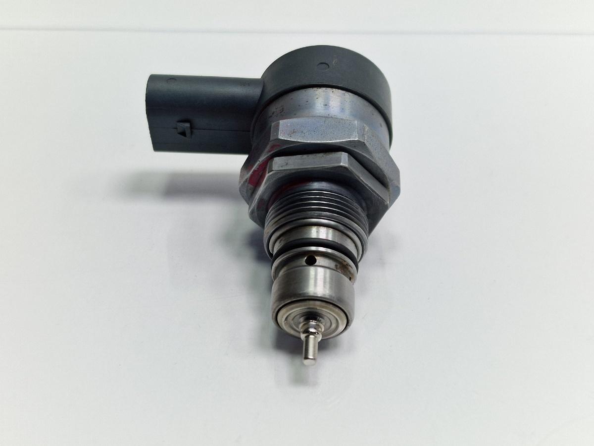 Regulator presiune combustibil VOLKSWAGEN PASSAT Variant 3G5 2014 -> 2.0 TDI CRLB, DBGA, DFGA BOSCH 0281006075 057130764AB