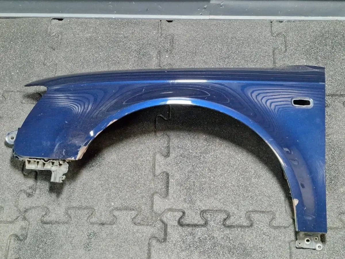Aripa stanga fata AUDI A4 III Avant 8ED, B7 2004 - 2008 albastru LZ5J 8E0821105F