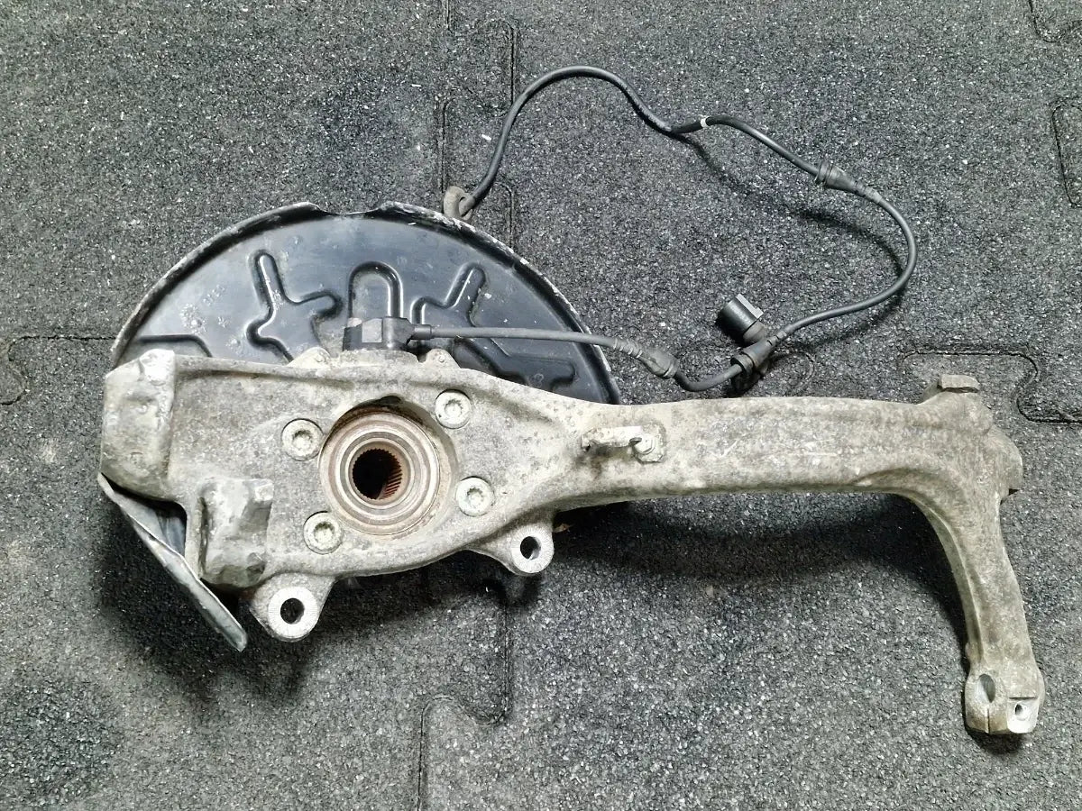 Fuzeta dreapta fata AUDI A4 III Avant 8ED, B7 2004 - 2008 2.5 TDI BDG 8E0 407 254 E