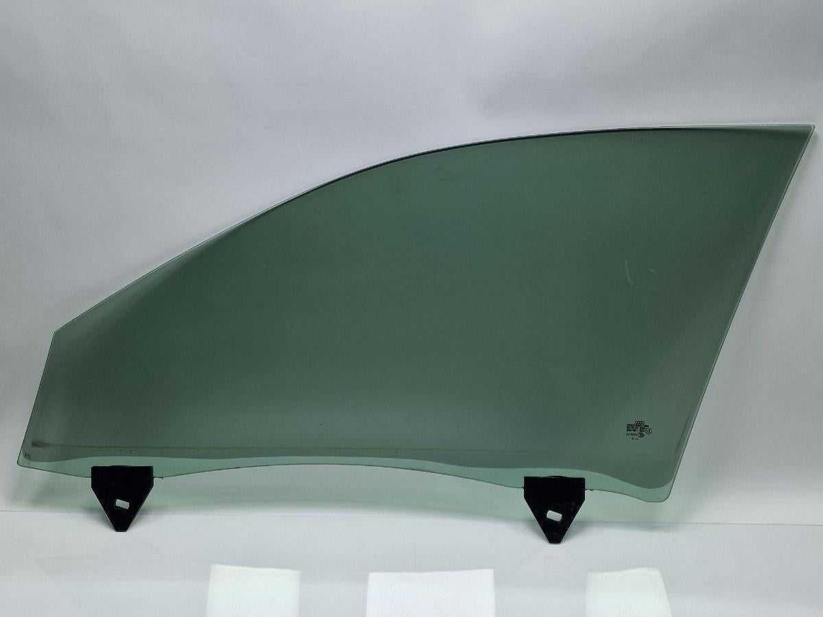 Geam usa dreapta fata AUDI A4 III Avant 8ED, B7 2004 - 2008 2.5 TDI BDG SAINT-GOBAIN 43R001025 8E0845022D