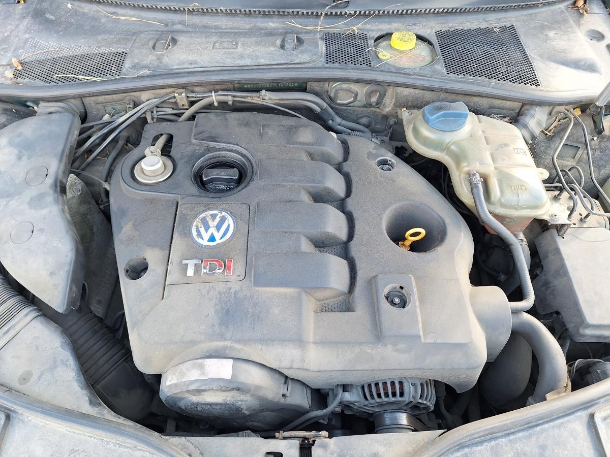 Capac motor (ornament) VOLKSWAGEN PASSAT Variant 3B6 2000 1.9 TDI AVF 96KW|130HP 2000