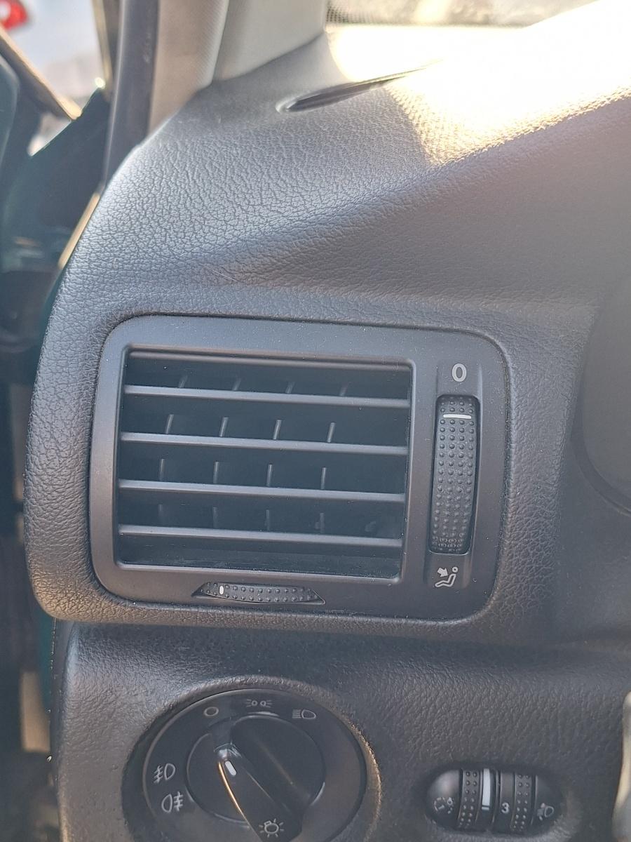 Grilă de ventilație laterală panou de bord VOLKSWAGEN PASSAT Variant 3B6 2000 1.9 TDI AVF 96KW|130HP 2000
