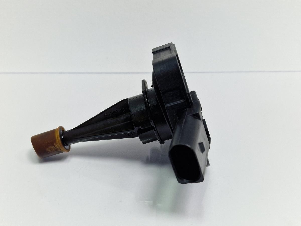 Senzor nivel ulei VOLKSWAGEN TOUAREG 7LA, 7L6, 7L7 2002 - 2013 3.0 TDI BUN, CASB HELLA 6PR01041804 03C907660R