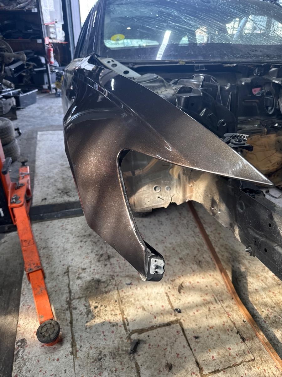 Aripa fata dreapta AUDI A6 IV Avant 4G5, C7, 4GD 2011 - 2018 , maro LY8Z