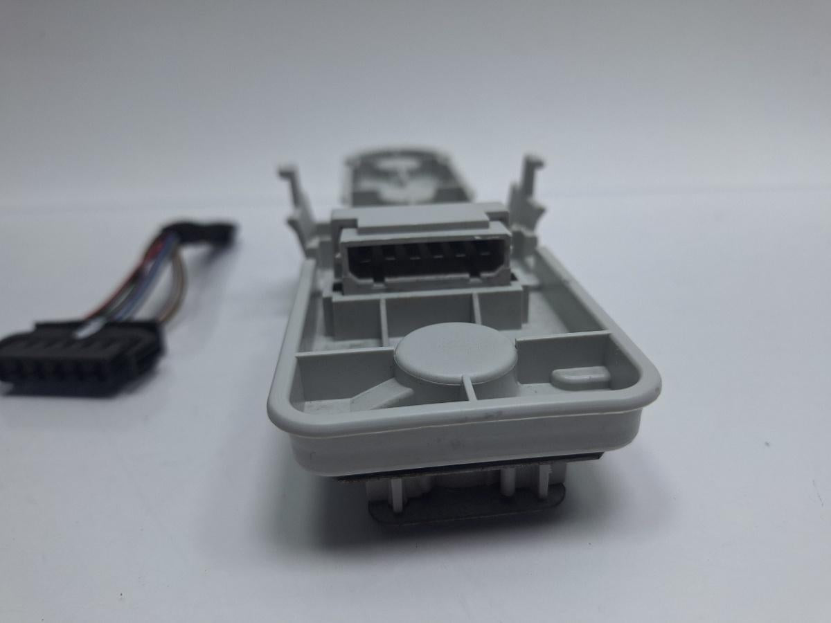 Soclu stop AUDI A4 Avant 8D5, B5 1994 - 2001 1.6 1.6 1.6 ALZ 8D9945257