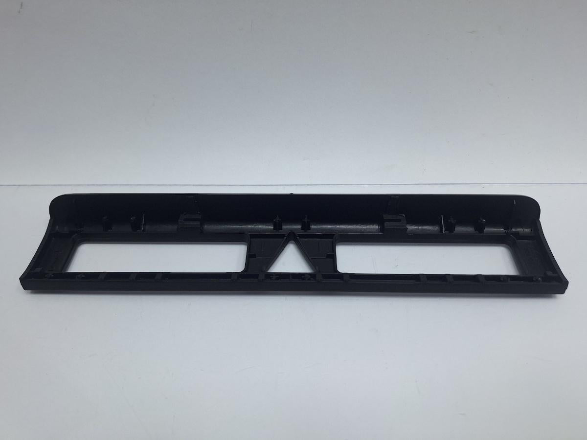 Rama plansa bord AUDI A4 Avant 8D5, B5 1994 - 2001 1.6 1.6 1.6 ALZ 8D0863321