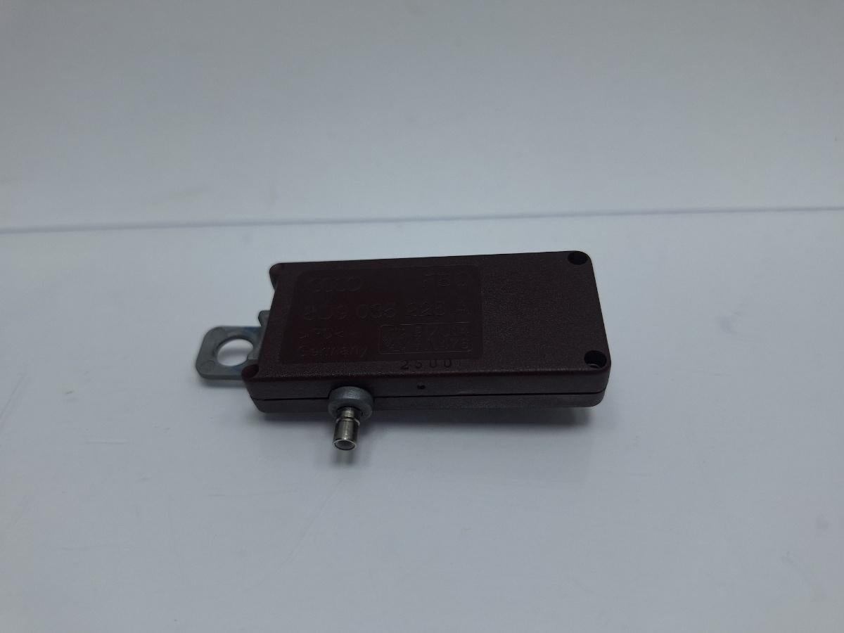 Amplificator semnal antena AUDI A4 Avant 8D5, B5 1994 - 2001 1.6 1.6 1.6 ALZ 8D9035225A