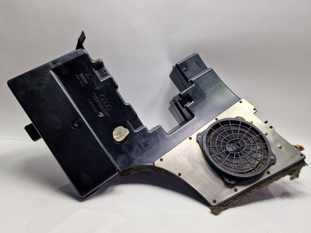 Subwoofer AUDI A4 Avant 8D5, B5 1994 - 2001 1.6 1.6 1.6 ALZ 8D9035381C