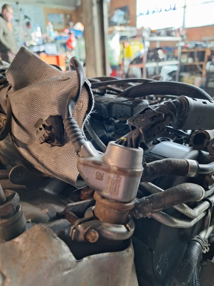 Injector AdBlue VOLKSWAGEN CADDY IV Box SAA, SAH 2015 -> 2.0 TDI CUUF, DFSC, DFSF 04L131113R