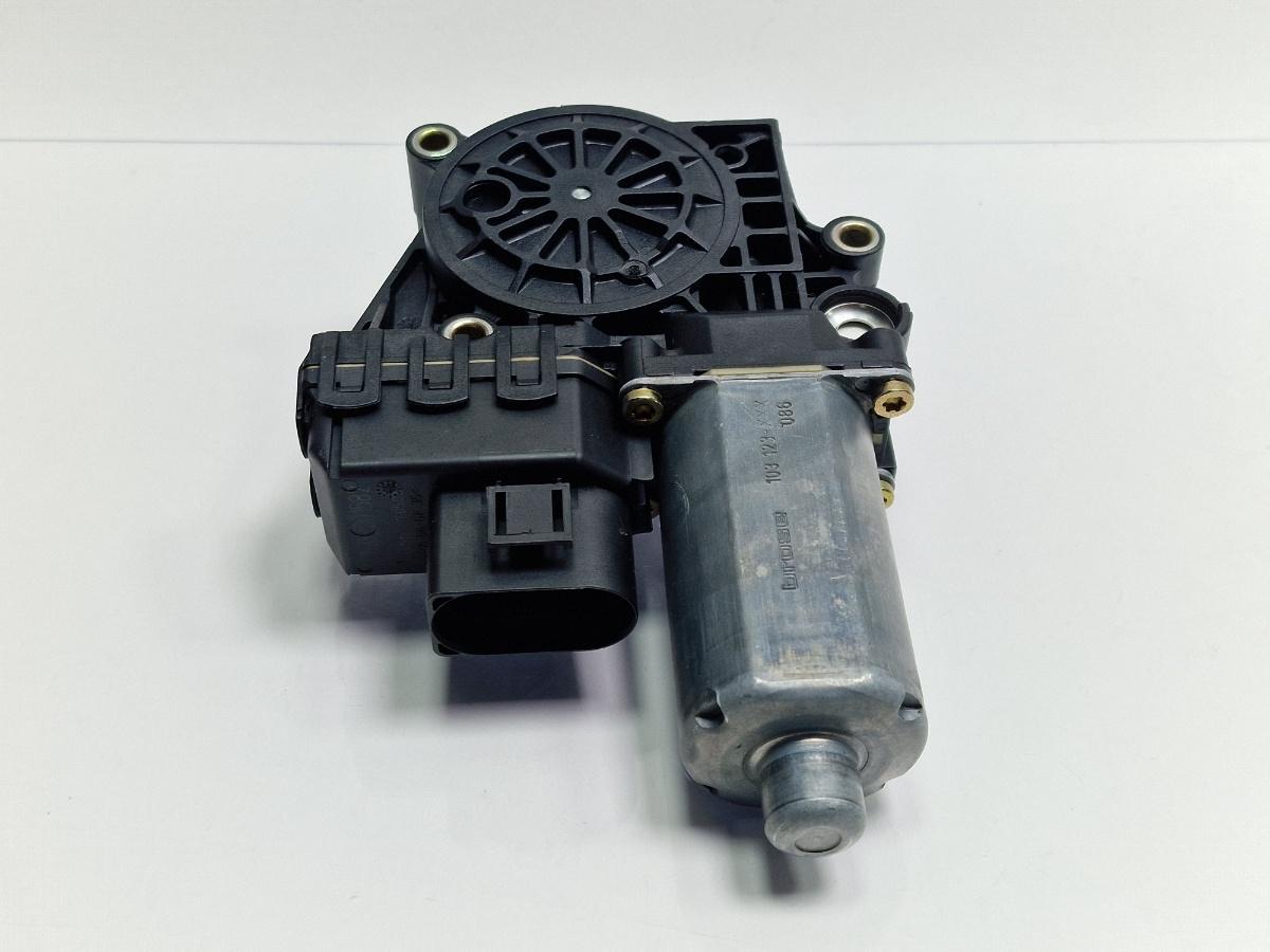 Motoras macara geam dreapta fata AUDI A4 Avant 8D5, B5 1994 - 2001 1.6 1.6 1.6 ALZ BOSCH 0130 821 786 8D0959802F