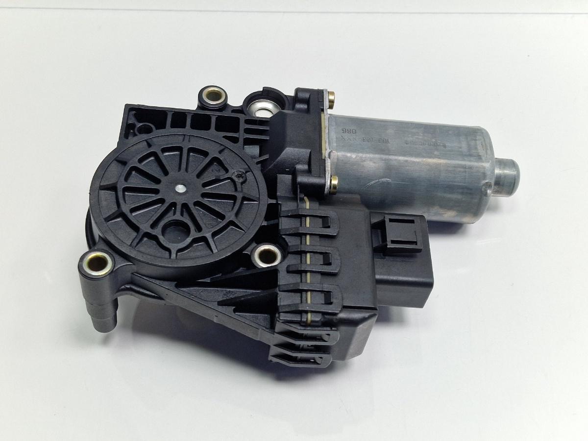 Motoras macara geam dreapta fata AUDI A4 Avant 8D5, B5 1994 - 2001 1.6 1.6 1.6 ALZ BOSCH 0130 821 786 8D0959802F