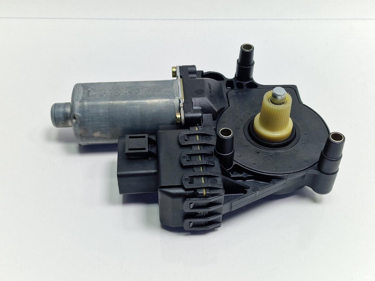 Motoras macara geam dreapta fata AUDI A4 Avant 8D5, B5 1994 - 2001 1.6 1.6 1.6 ALZ BOSCH 0130 821 786 8D0959802F