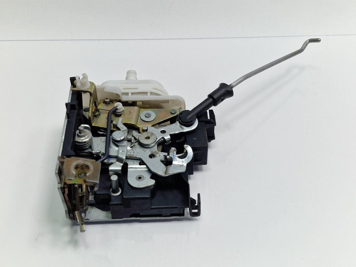 Broasca usa stanga fata AUDI A4 Avant 8D5, B5 1994 - 2001 1.6 1.6 1.6 ALZ 8D1837015F