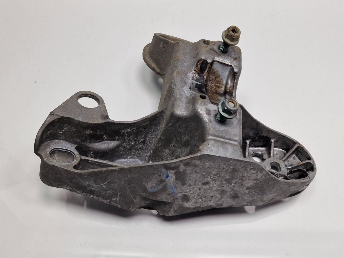 Suport bara stabilizatoare stanga AUDI A4 Avant 8D5, B5 1994 - 2001 1.6 1.6 1.6 ALZ 4B0199351B