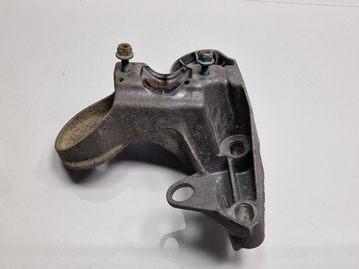 Suport bara stabilizatoare stanga AUDI A4 Avant 8D5, B5 1994 - 2001 1.6 1.6 1.6 ALZ 4B0199351B