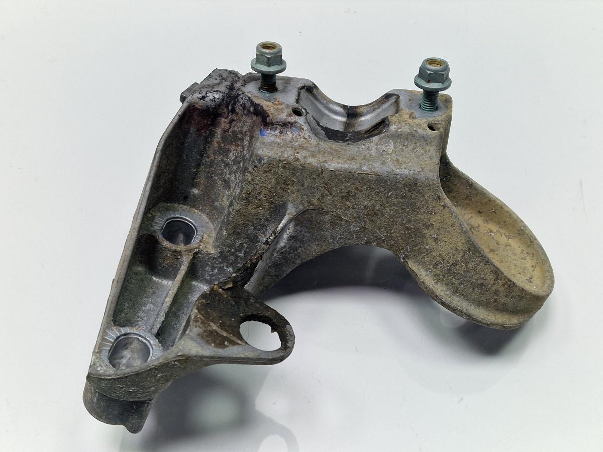 Suport bara stabilizatoare dreapta AUDI A4 Avant 8D5, B5 1994 - 2001 1.6 1.6 1.6 ALZ 4B0199352B
