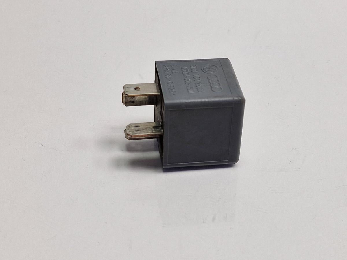 Releu 373 AUDI A4 Avant 8D5, B5 1994 - 2001 1.6 1.6 1.6 ALZ 8D0961253A