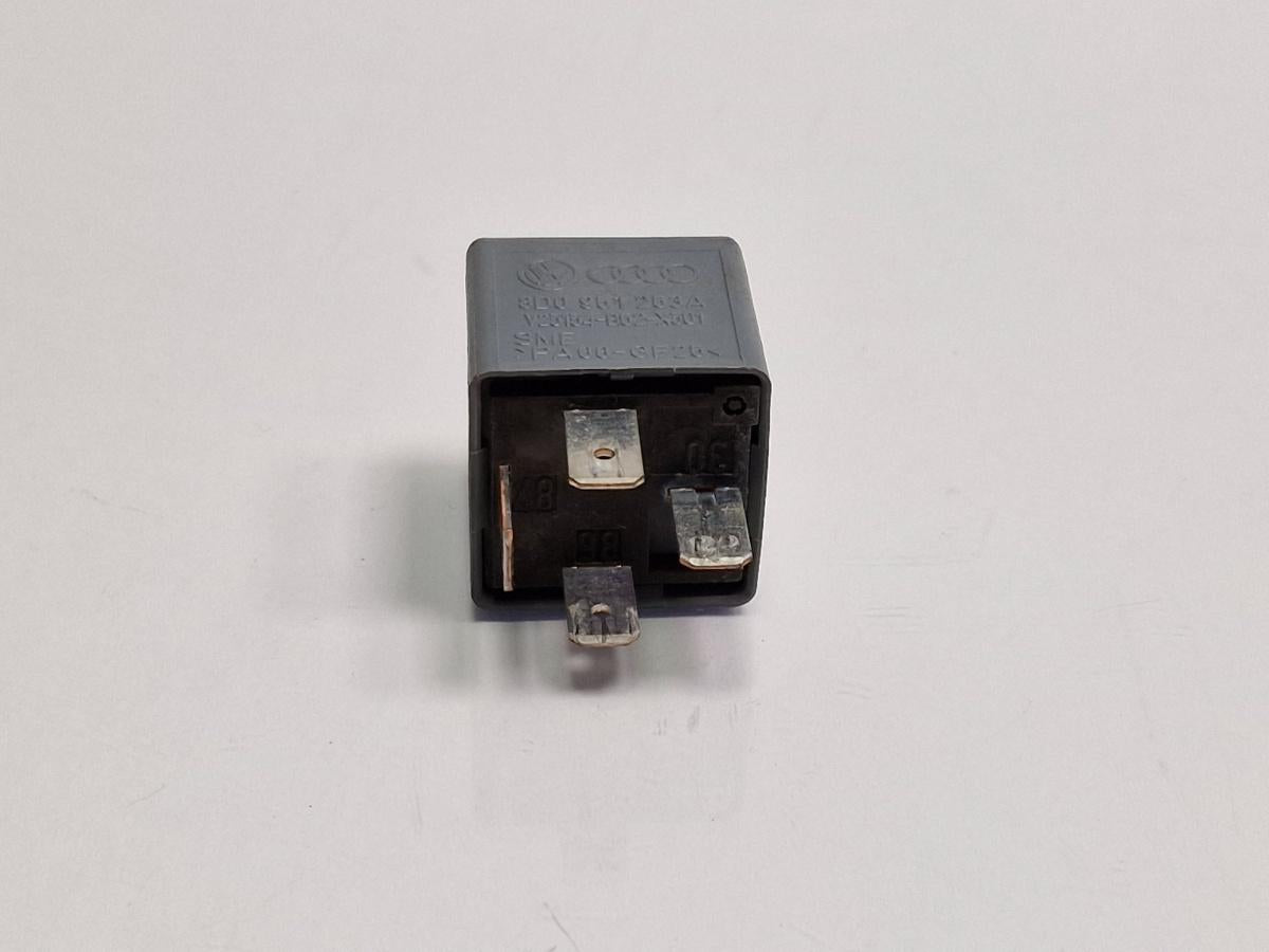 Releu 373 AUDI A4 Avant 8D5, B5 1994 - 2001 1.6 1.6 1.6 ALZ 8D0961253A