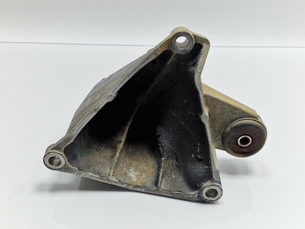 Suport cutie de viteze dreapta AUDI A4 Avant 8D5, B5 1994 - 2001 1.6 1.6 1.6 ALZ 8D0399114S