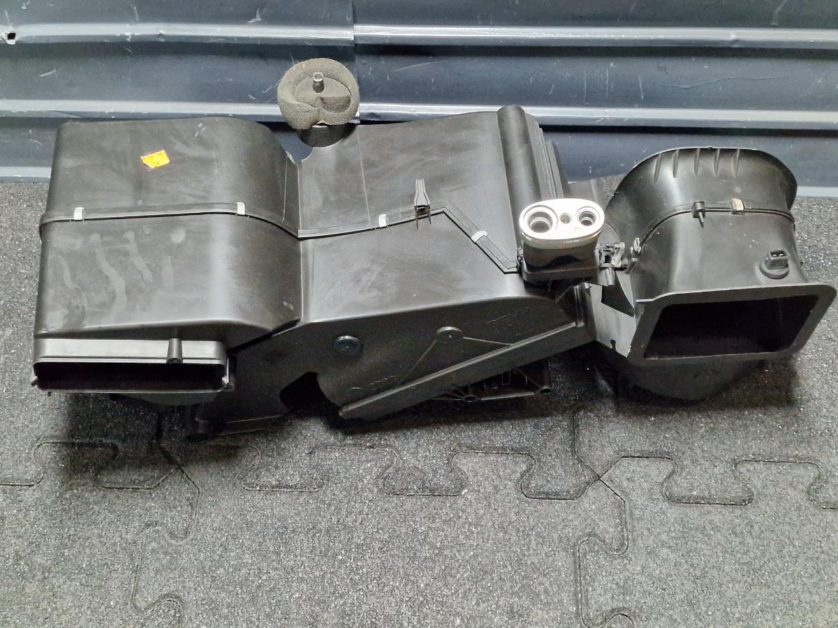 Carcasa aeroterma AUDI A4 Avant 8D5, B5 1994 - 2001 1.6 1.6 1.6 ALZ 8D1820005J