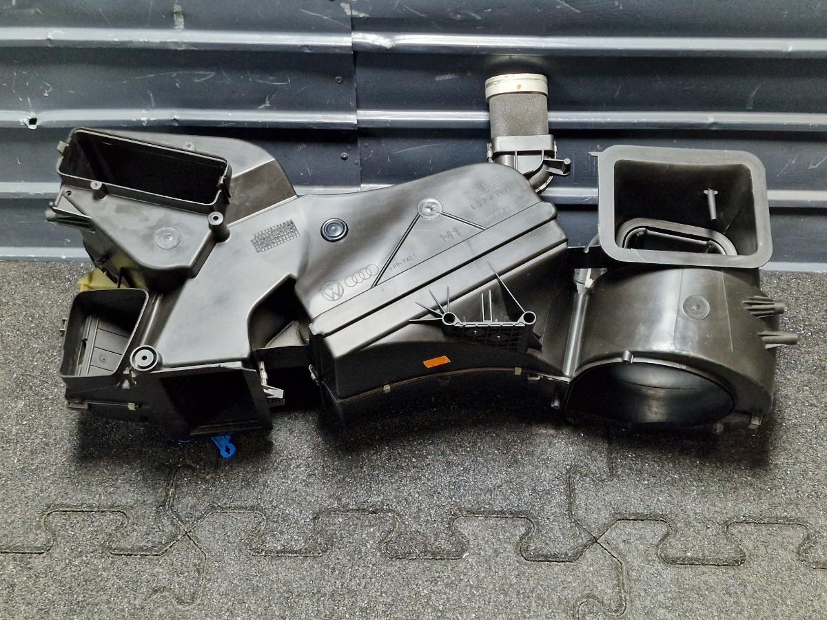 Carcasa aeroterma AUDI A4 Avant 8D5, B5 1994 - 2001 1.6 1.6 1.6 ALZ 8D1820005J
