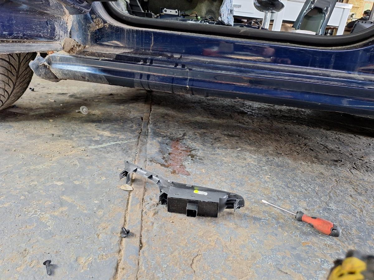 Prag stanga cu defect VOLKSWAGEN JETTA IV 162, 163, AV3, AV2 2009 - 2017