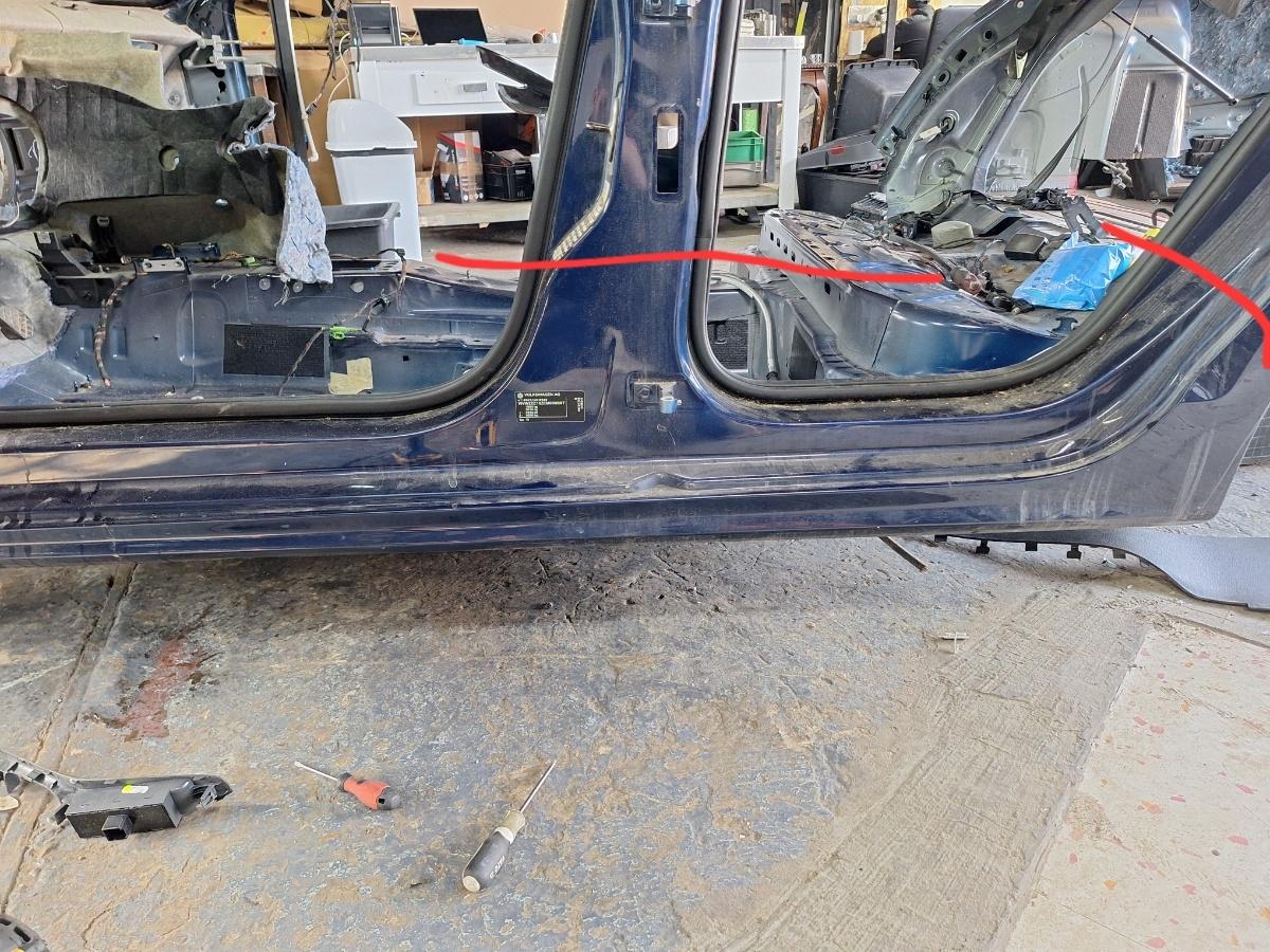 Prag stanga cu defect VOLKSWAGEN JETTA IV 162, 163, AV3, AV2 2009 - 2017