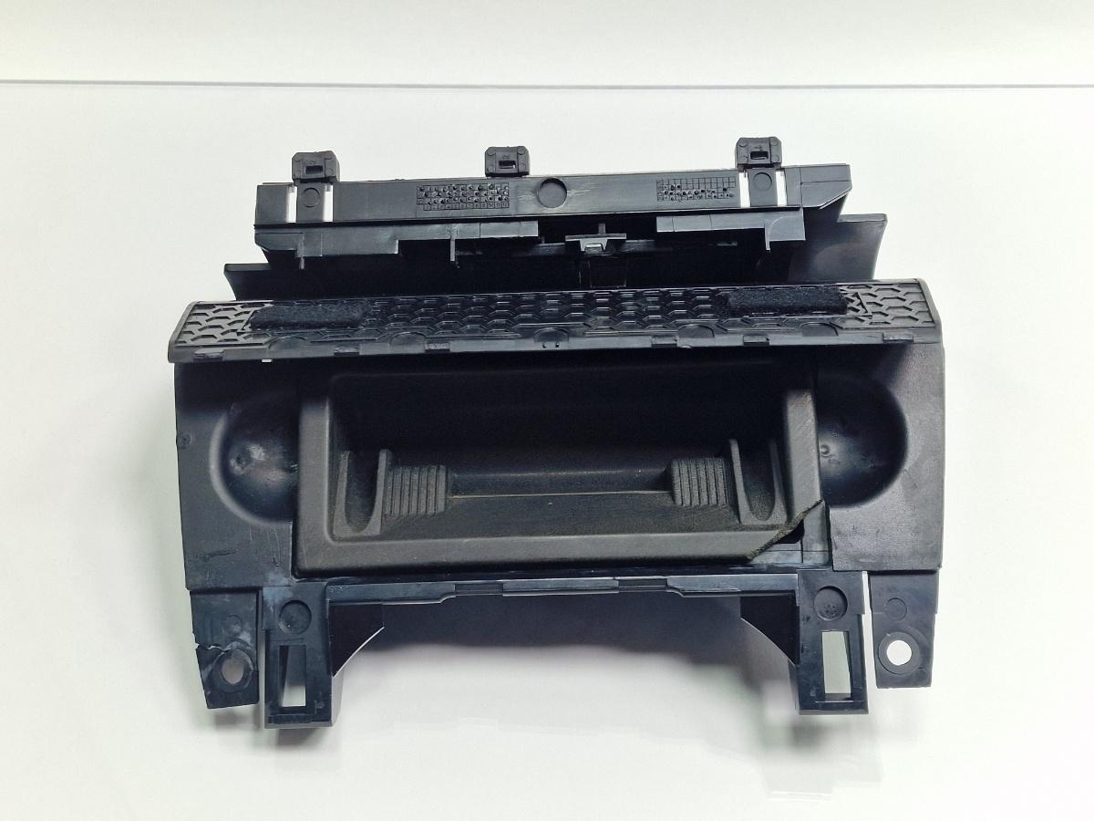 Scrumiera fata AUDI A4 III Avant 8ED, B7 2004 - 2008 2.5 TDI BDG 8E0857951H