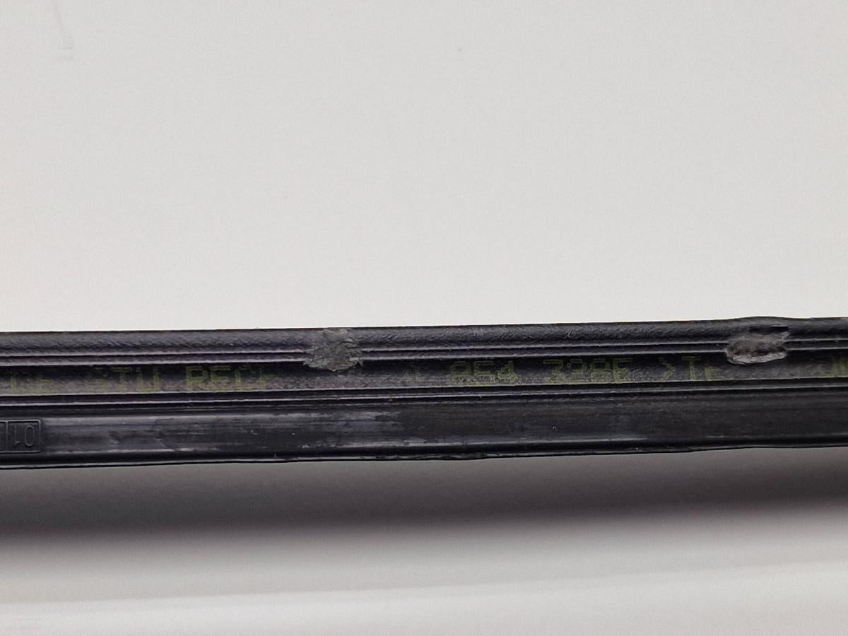Cheder parbriz dreapta AUDI A4 III Avant 8ED, B7 2004 - 2008 2.5 TDI BDG 8E0854328E