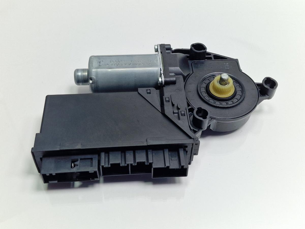 Motoras macara dreapta fata AUDI A4 III Avant 8ED, B7 2004 - 2008 2.5 TDI BDG BOSCH 0130821764 8E1959802H