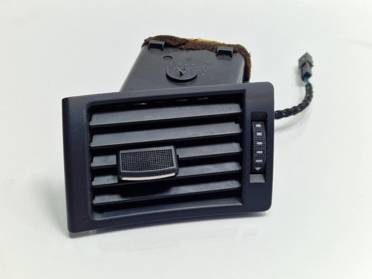 Grila de ventilatie laterala panou de bord stanga AUDI A4 III Avant 8ED, B7 2004 - 2008 2.5 TDI BDG 8E0820901F