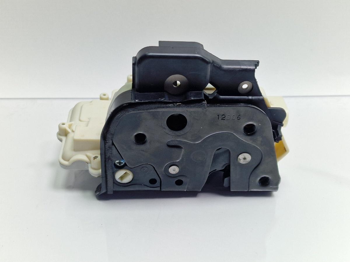 Broasca usa dreapta fata AUDI A4 III Avant 8ED, B7 2004 - 2008 2.5 TDI BDG 8E1837016AA