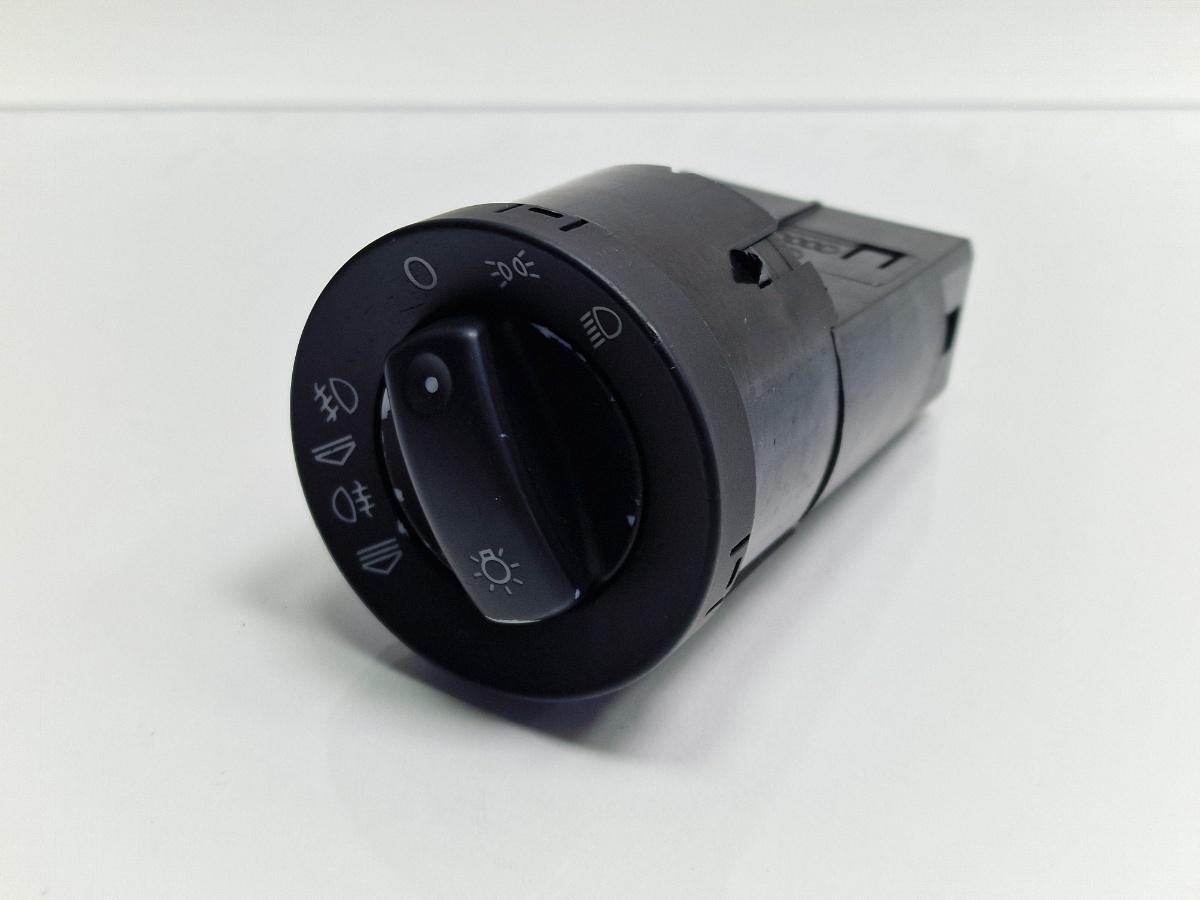 Bloc lumini AUDI A4 III Avant 8ED, B7 2004 - 2008 2.5 TDI BDG 8E0941531C