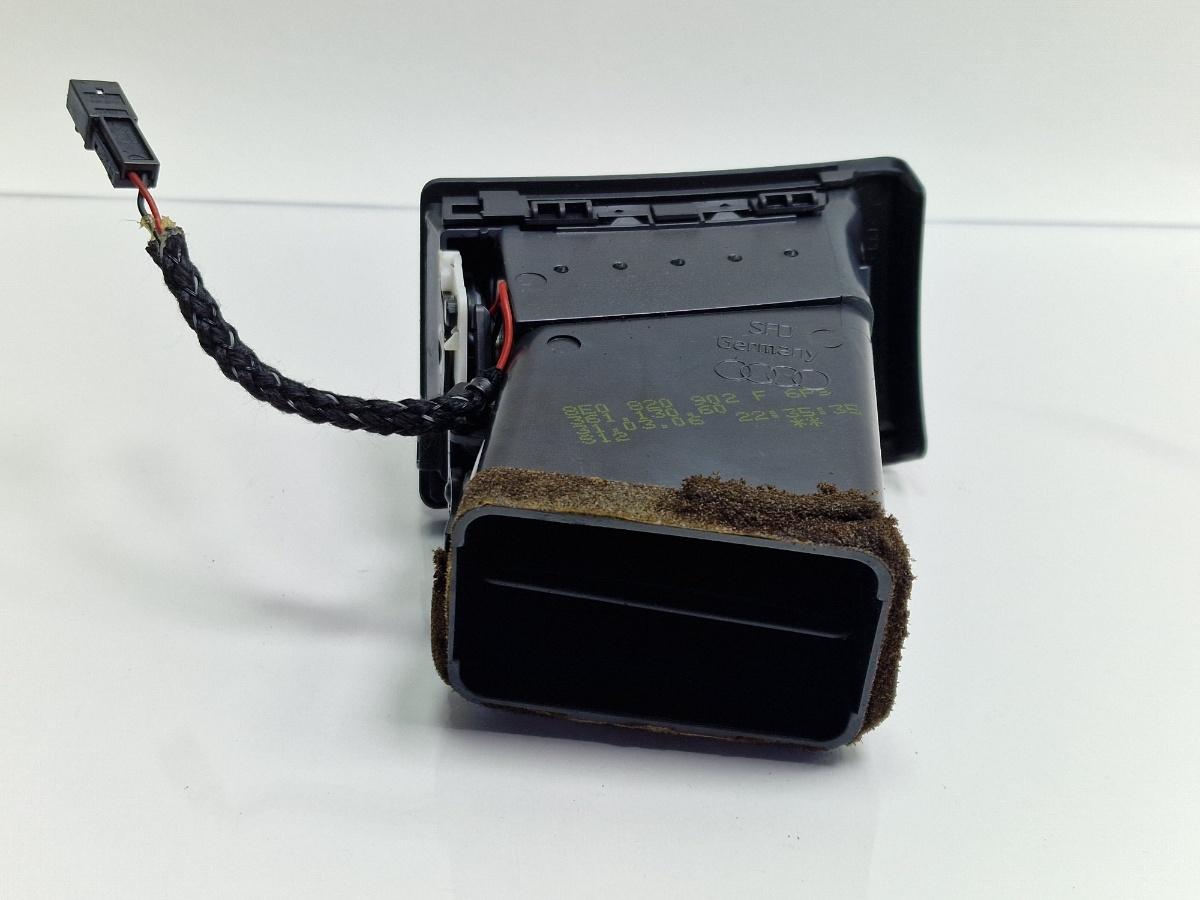 Grila ventilatie laterala panou de bord dreapta AUDI A4 III Avant 8ED, B7 2004 - 2008 2.5 TDI BDG 8E0820902F