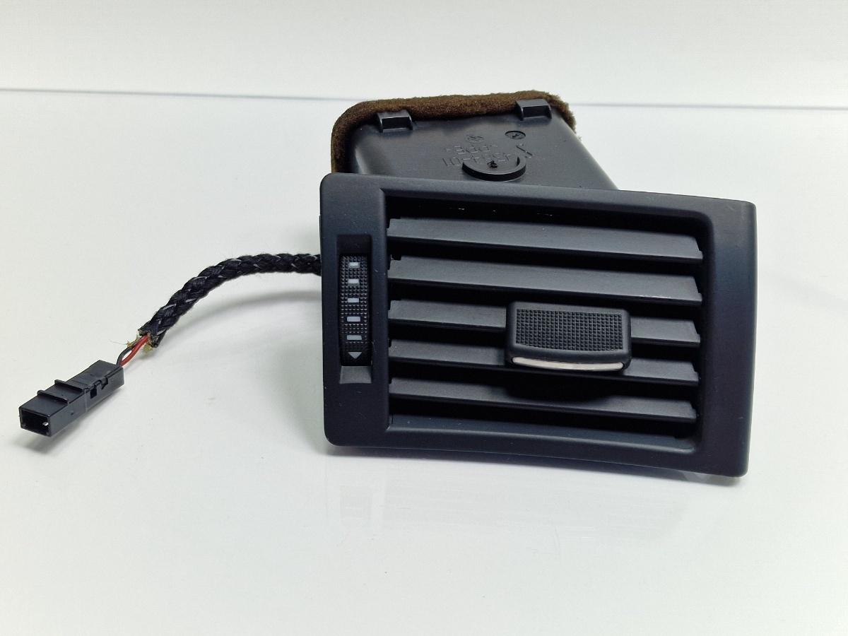 Grila ventilatie laterala panou de bord dreapta AUDI A4 III Avant 8ED, B7 2004 - 2008 2.5 TDI BDG 8E0820902F