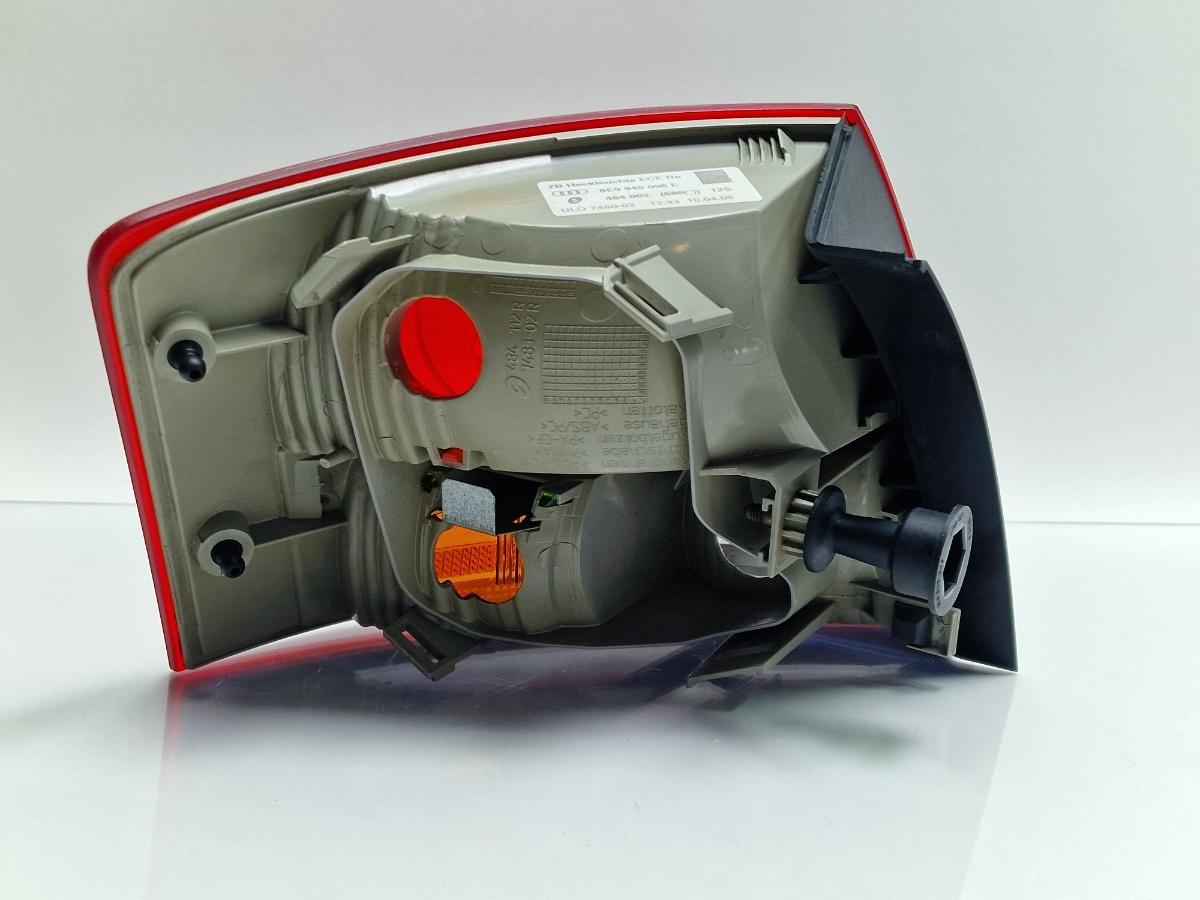 Stop de pe caroserie dreapta AUDI A4 III Avant 8ED, B7 2004 - 2008 2.5 TDI BDG 8E9945096
